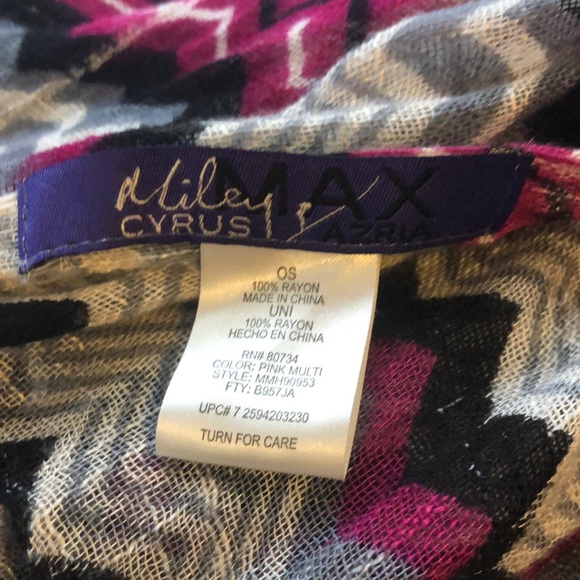 BCBG Max Azria / Miley Cyrus Chevron Scarf - Picture 2 of 5